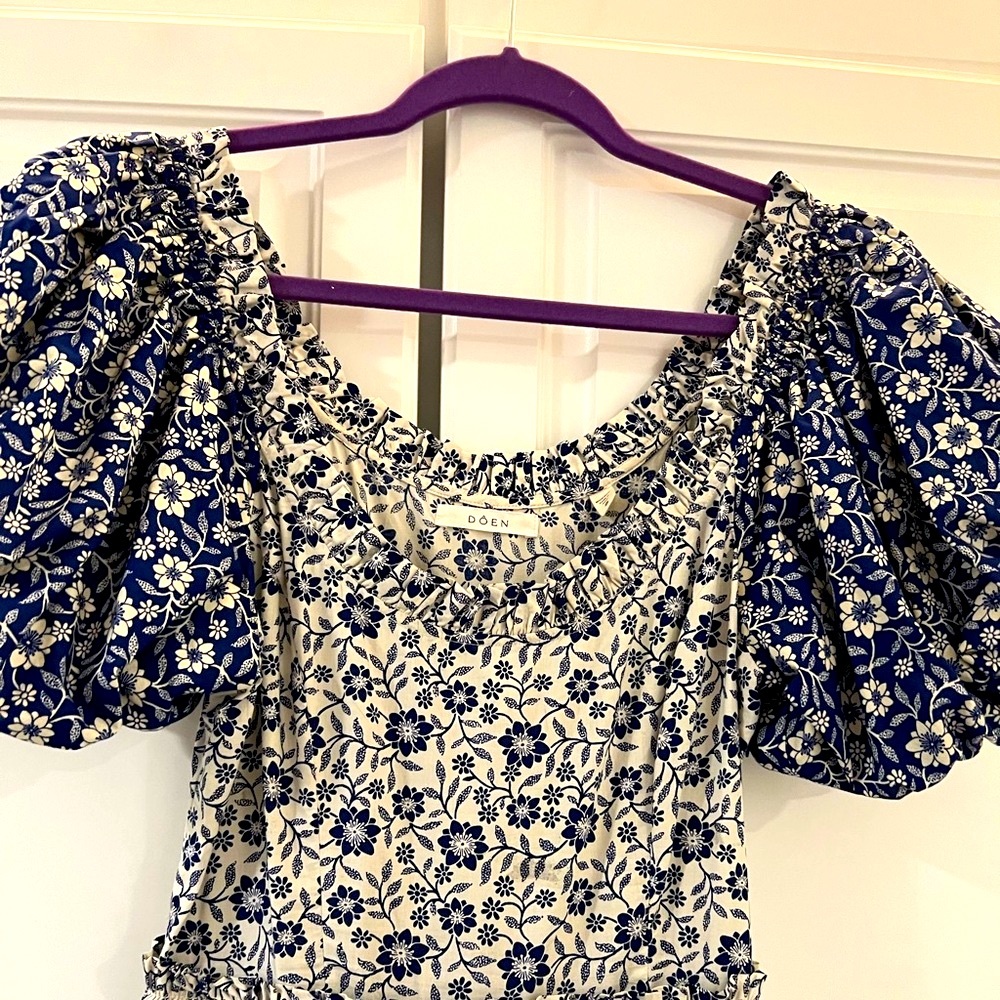 Doen size small beautiful blue and white dress with puff sleeves. Worn once.